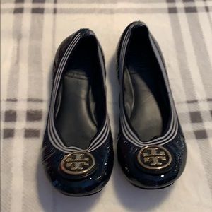 Tory Burch Caroline 2/Patent Navy Leather Flat